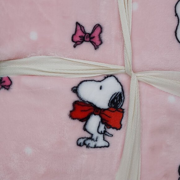 Peanuts Snoopy Full/Queen Plush Blanket 90"x90" Berkshire Pink With Bow Pattern - Picture 3 of 8